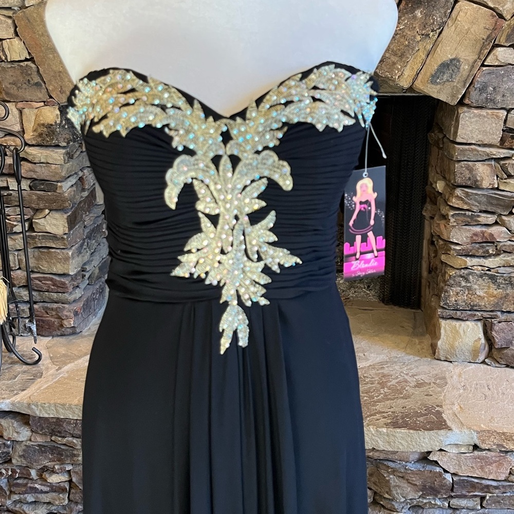 𝅺Perfect condition, NWT black strapless dress with beading